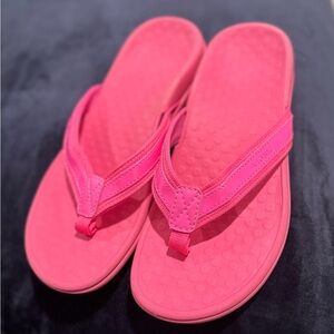 Vionic Pink Sandals Vibrant Thong Design (NEW without Tags)
